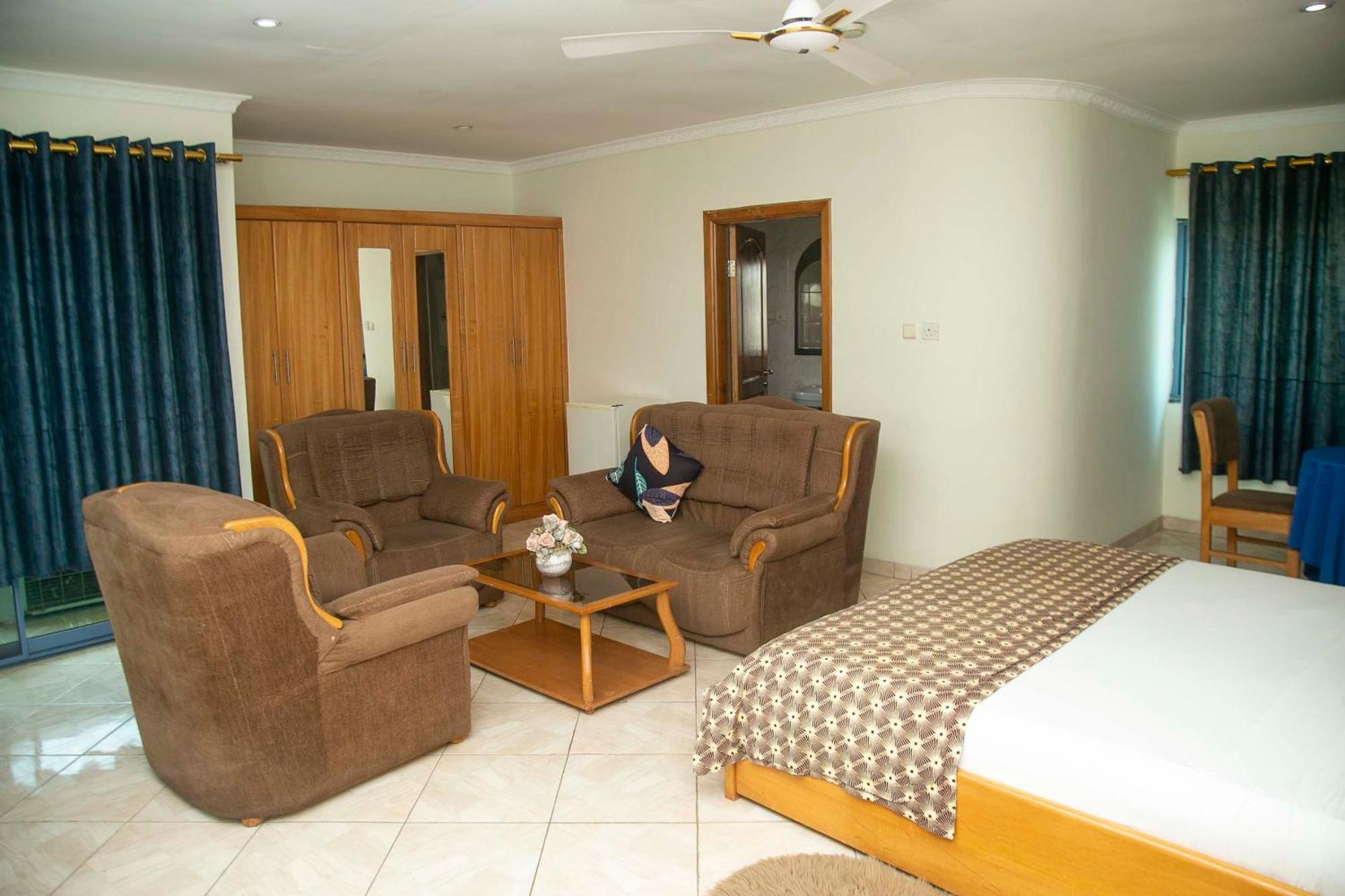 Brookvale Hotel Weija Buitenkant foto
