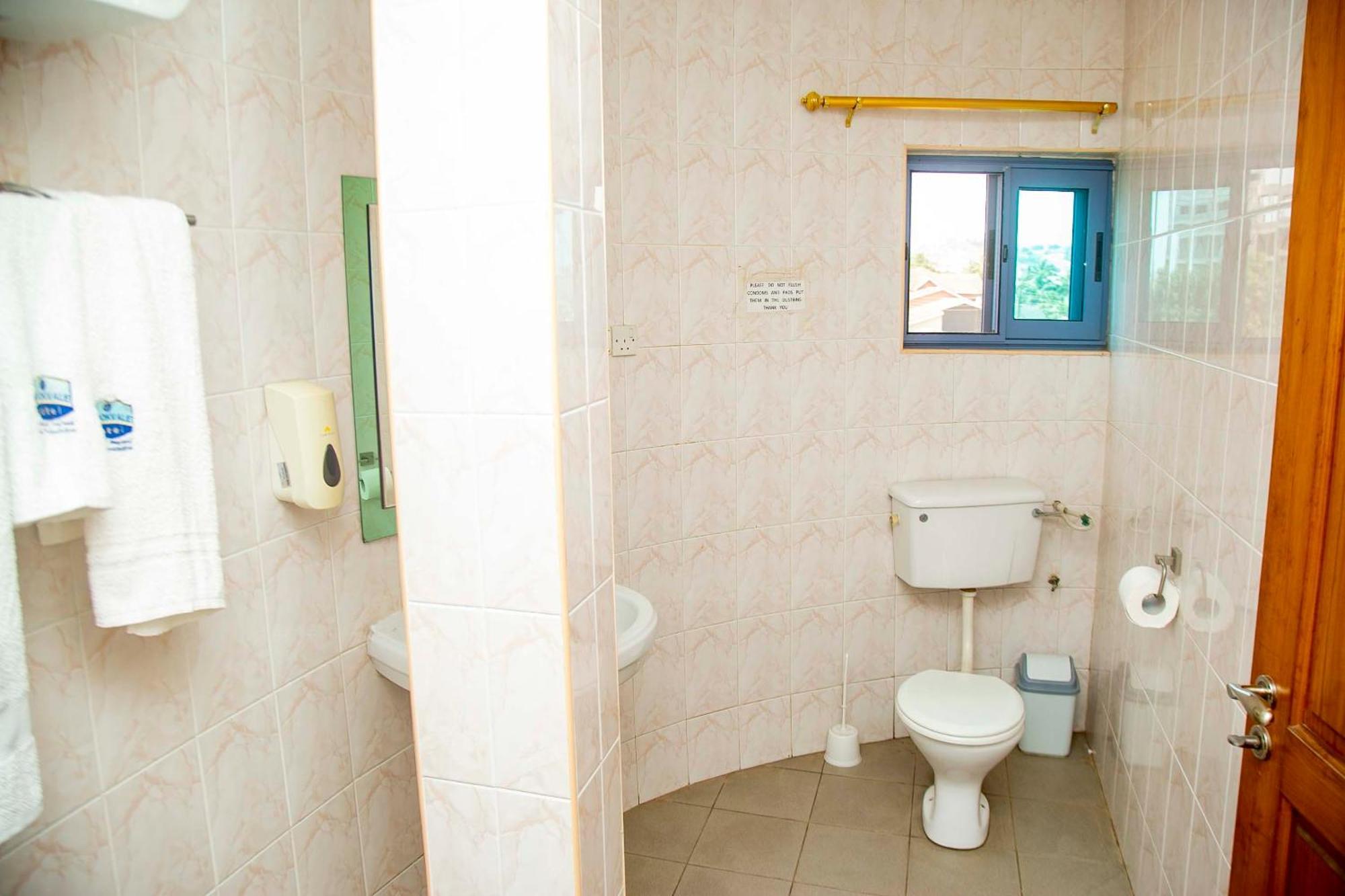 Brookvale Hotel Weija Buitenkant foto