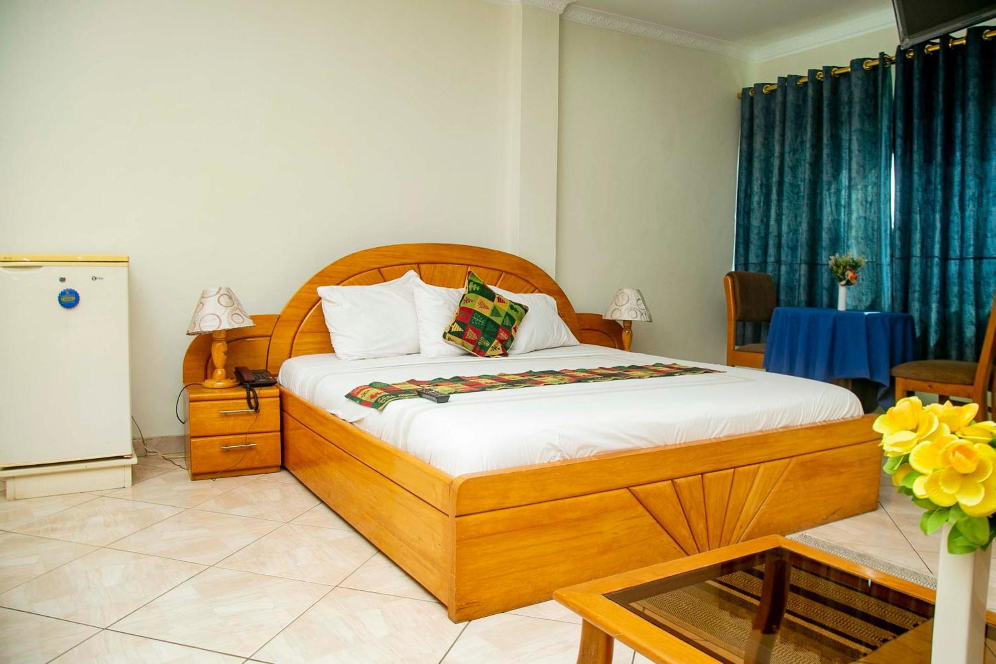 Brookvale Hotel Weija Buitenkant foto