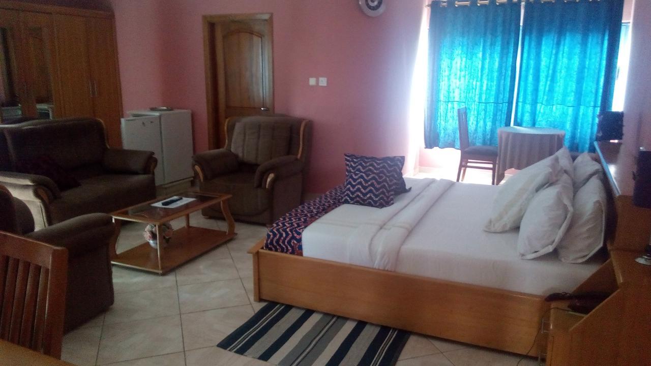 Brookvale Hotel Weija Buitenkant foto